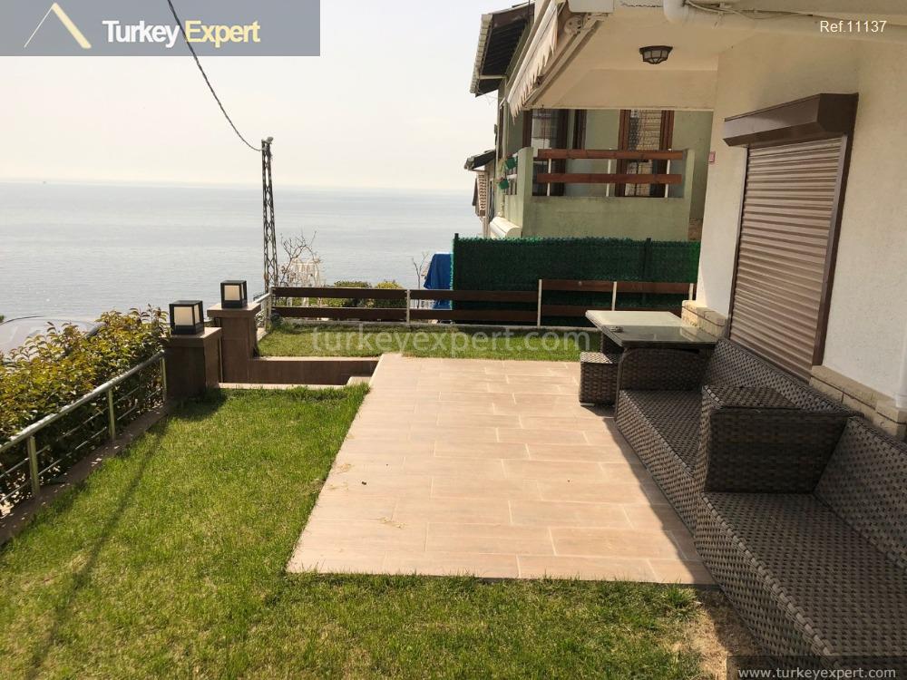 Sea view villa for sale in Istanbul Silivri 0