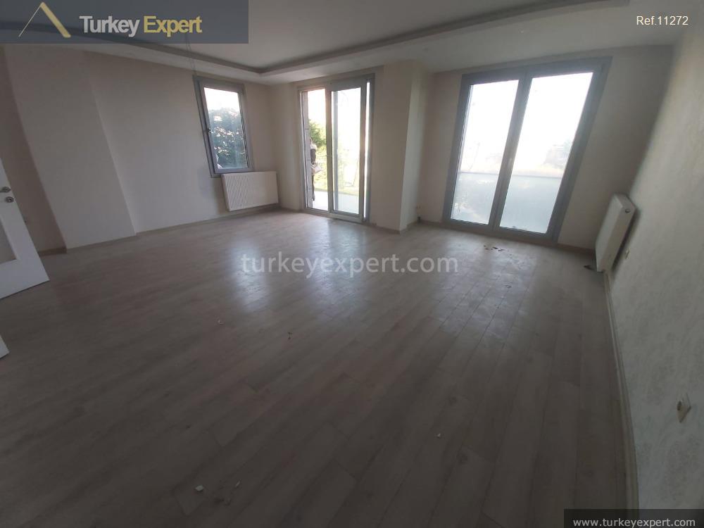 Spacious home in Istanbul Buyukcekmece in a complex with a pool 1