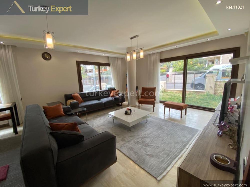 Spacious house for sale in Izmir Bornova with a private garden 2