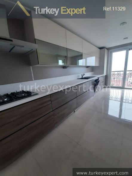 2524spacious threebedroom apartment with a sea view in istanbul beylikduzu12_midpageimg_
