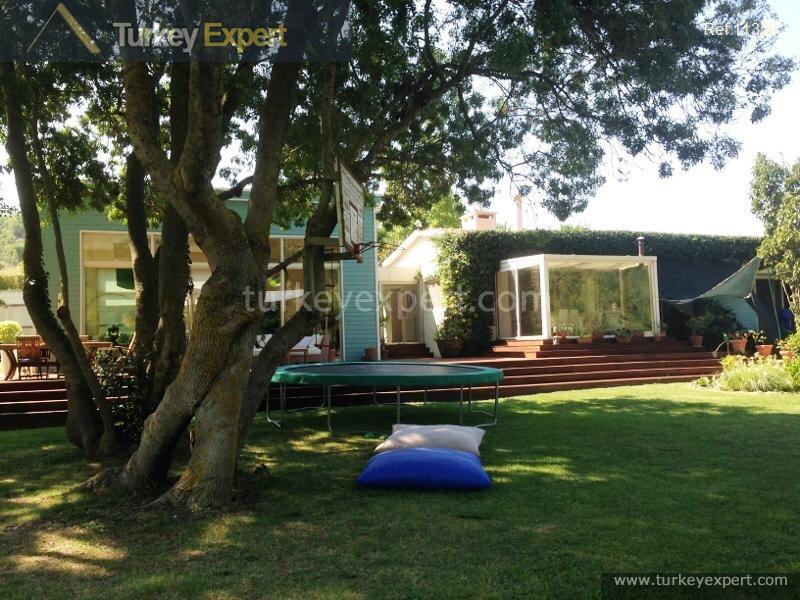 Fascinating villa in Istanbul Arnavutkoy on a large plot, only 15 minutes from the new Istanbul Airport 0