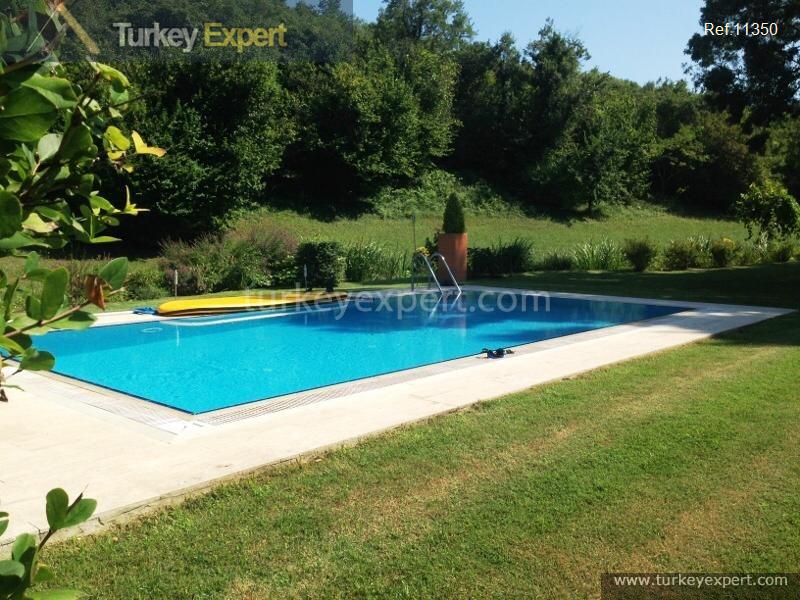 ویلای لوکس و بزرگ در محله آرناووتکوی در فاصله 15 دقیقه ای از فرودگاه استانبول 1
