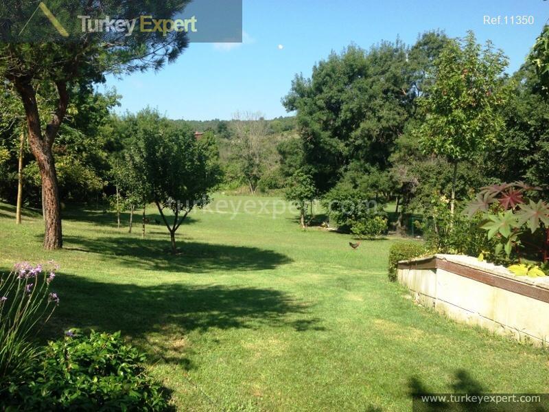 Fascinating villa in Istanbul Arnavutkoy on a large plot, only 15 minutes from the new Istanbul Airport 2