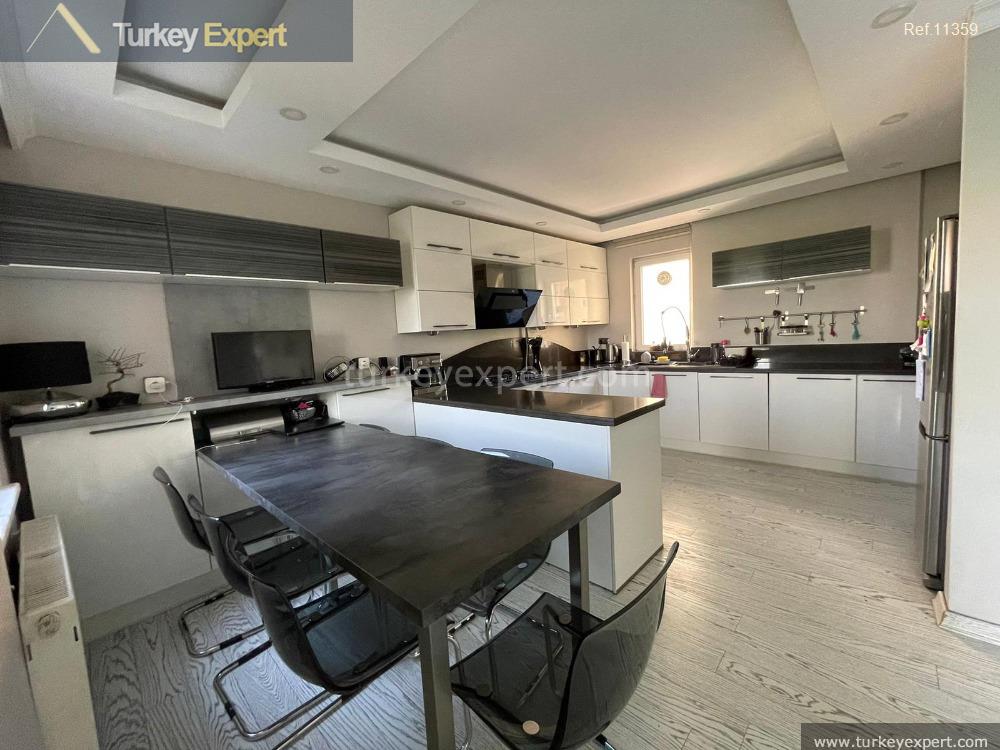 Istanbul Beylikduzu apartment in a gated community with spacious living space 2