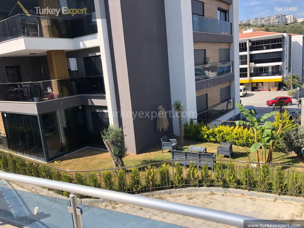 Nouvel appartement de luxe avec jardin dans le centre de Kusadasi 0