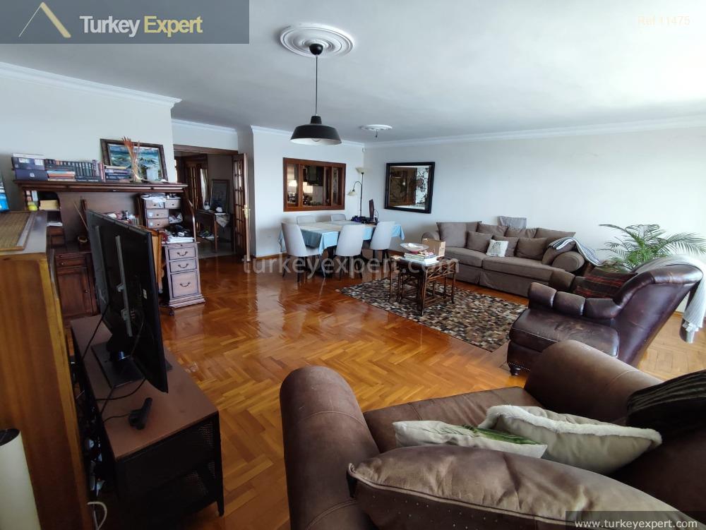 Sea-front apartment for sale in Izmir Konak with full sea views 1