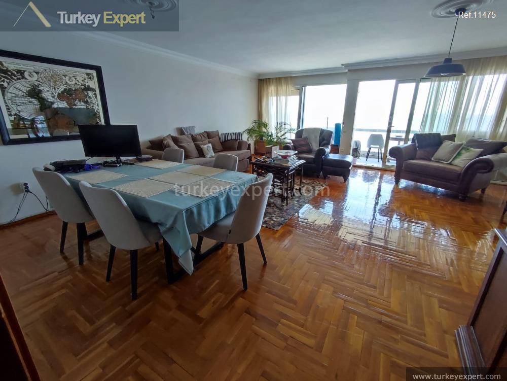 Sea-front apartment for sale in Izmir Konak with full sea views 2