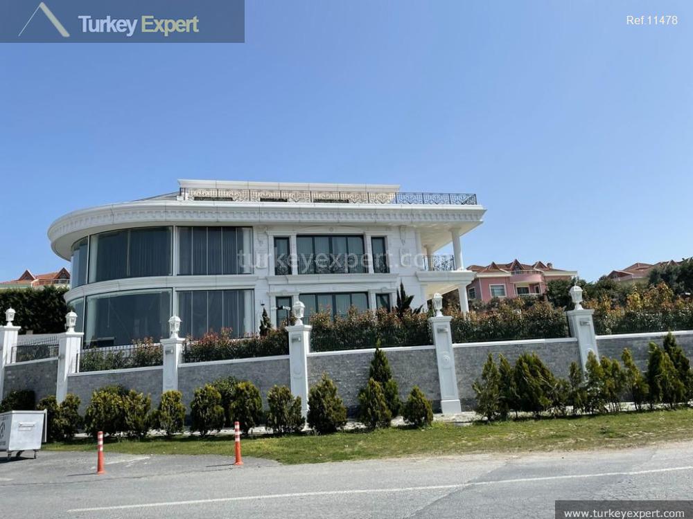 1villa for sale in istanbul buyukcekmece near the coast with2