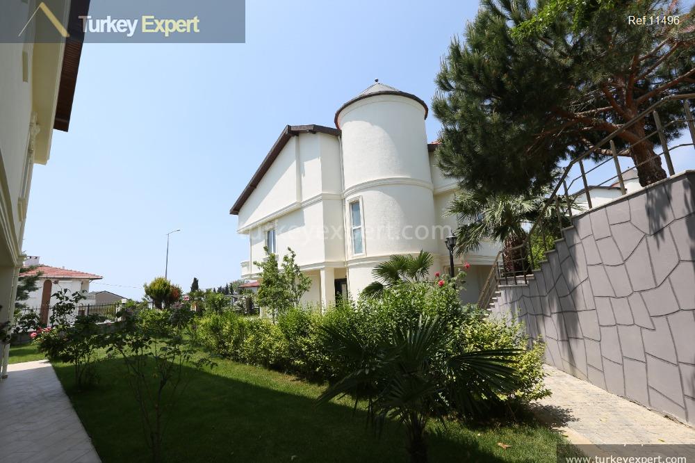 18ready to move spacious villas in a complex in istanbul22