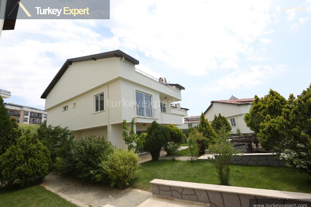 21ready to move spacious villas in a complex in istanbul14