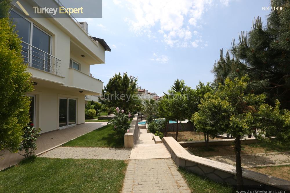 22ready to move spacious villas in a complex in istanbul12