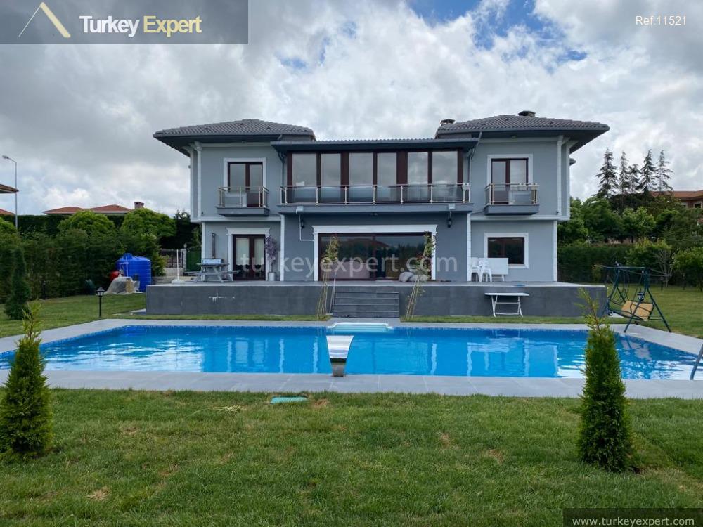 111spectacular detached villa with a swimming pool in istanbul buyukcekmece4