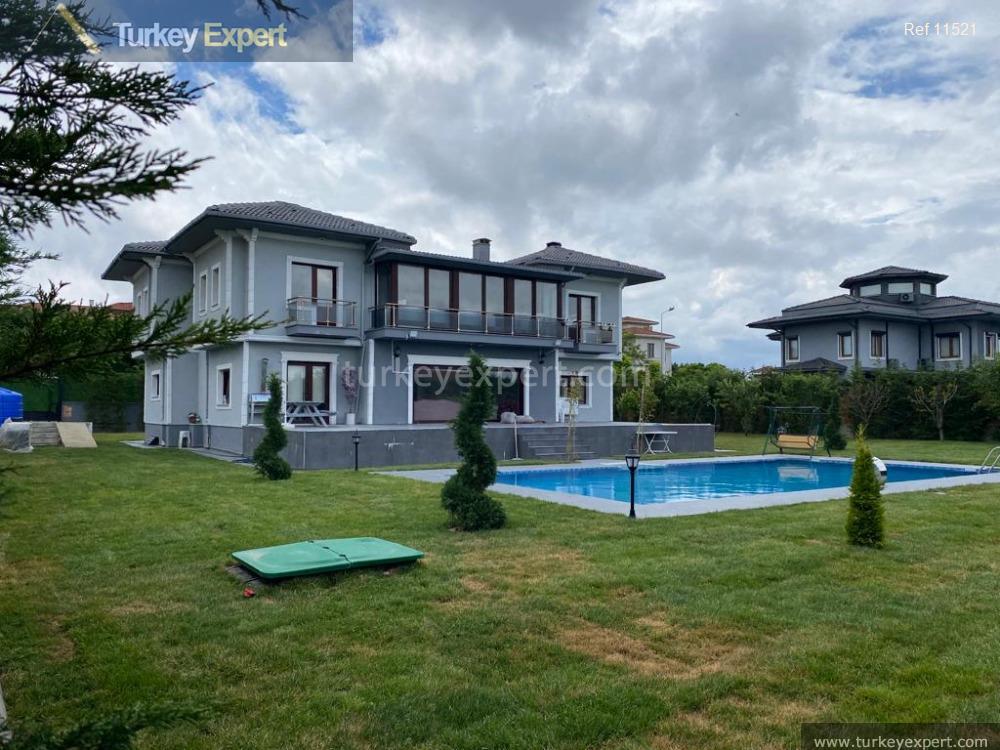 14spectacular detached villa with a swimming pool in istanbul buyukcekmece6_midpageimg_