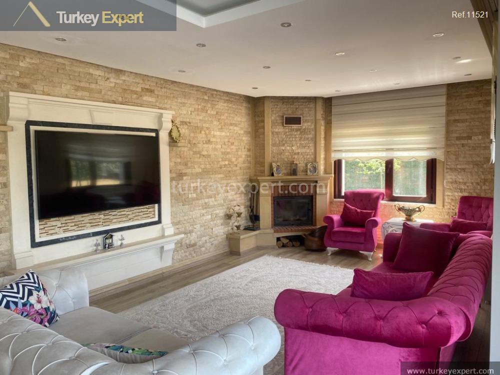 24spectacular detached villa with a swimming pool in istanbul buyukcekmece29_midpageimg_