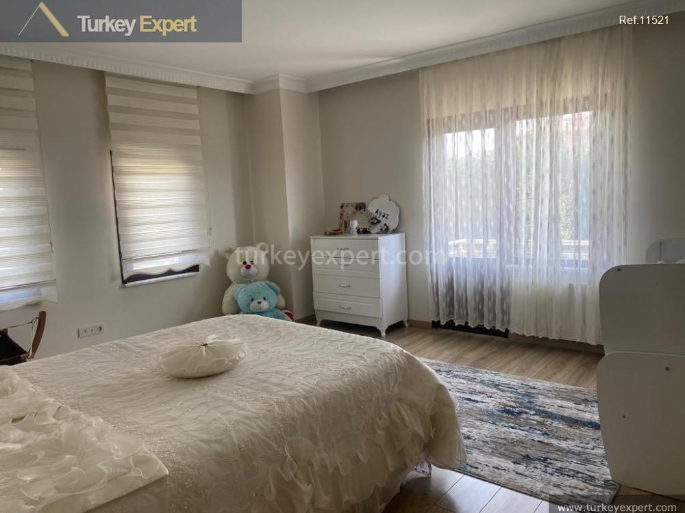 7spectacular detached villa with a swimming pool in istanbul buyukcekmece19