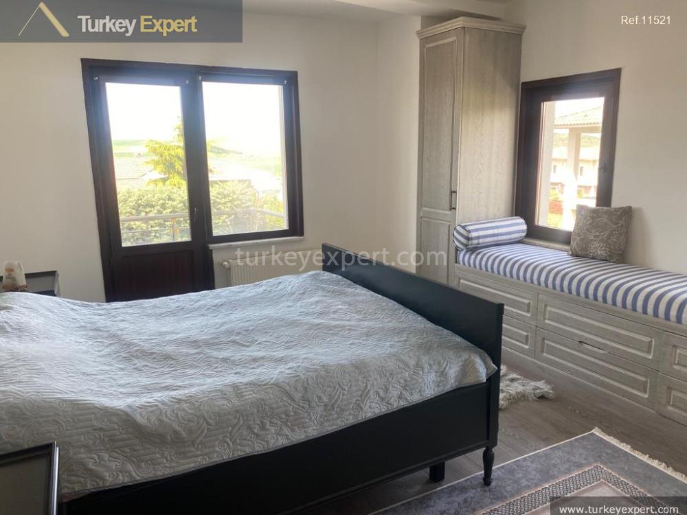 9spectacular detached villa with a swimming pool in istanbul buyukcekmece22