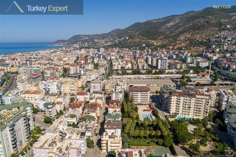Sea-view apartments in an elegant project in Alanya center 0