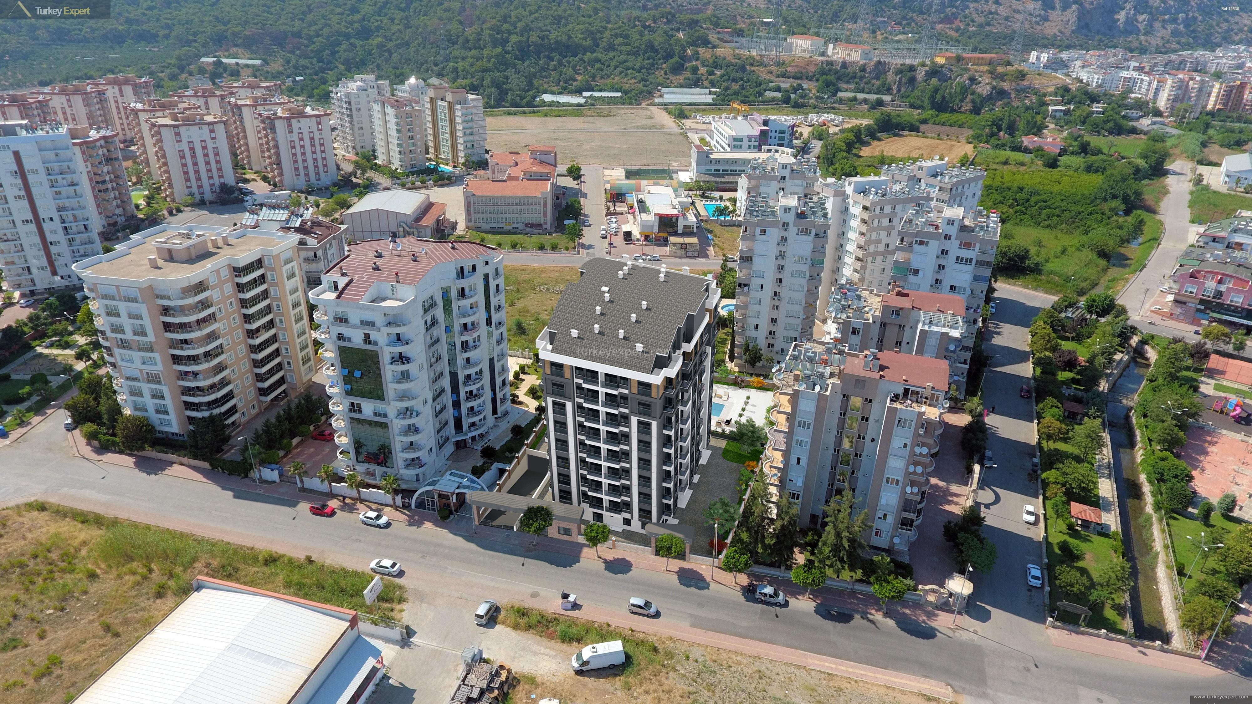خرید آپارتمان در Konyaalti آنتالیا با استخر روباز عمومی و پارکینگ 2