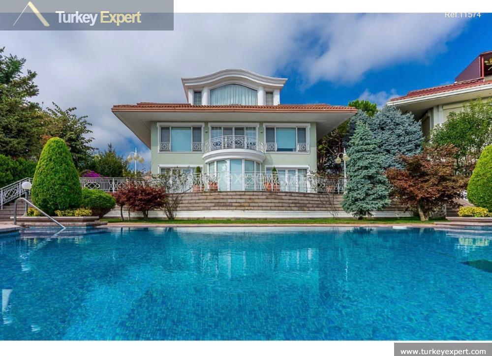 Bosphorus view villa for sale in Istanbul with a helipad 0