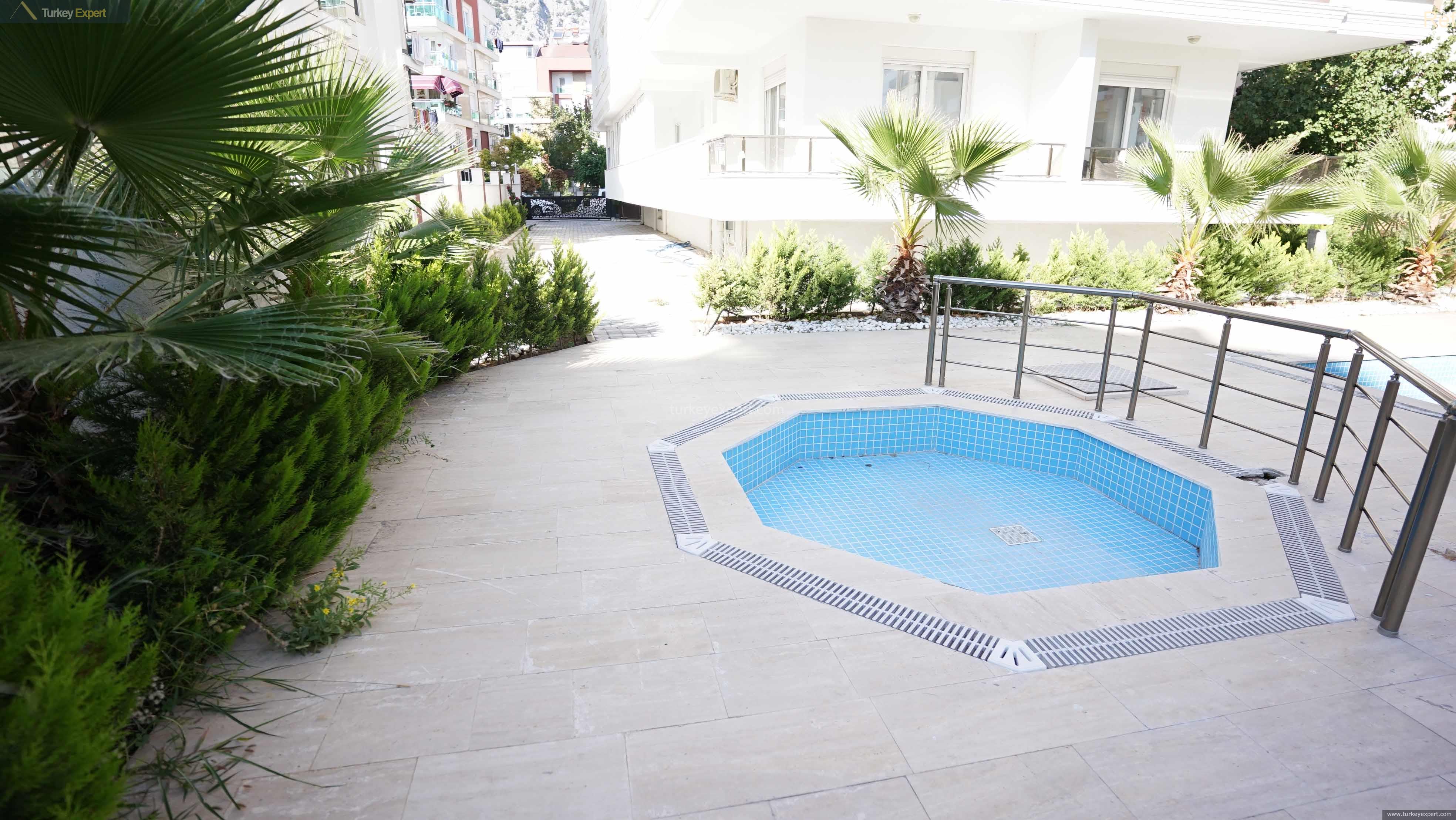Antalya Konyaalti apartments in a site with a communal pool 2