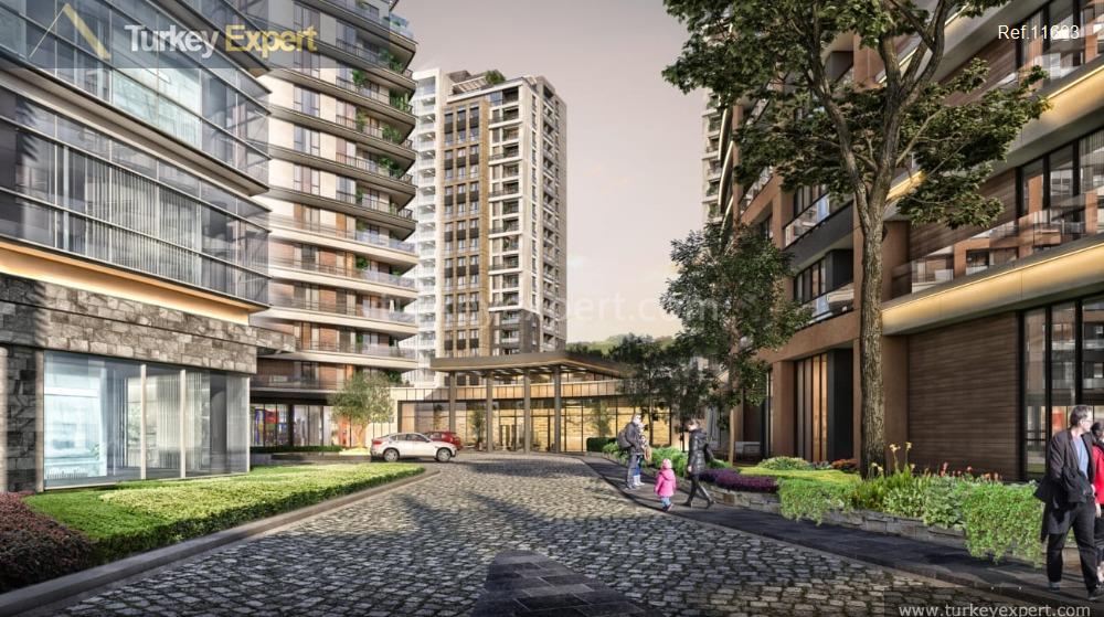Prestigious apartments in Istanbul Sariyer in a large development with facilities 0