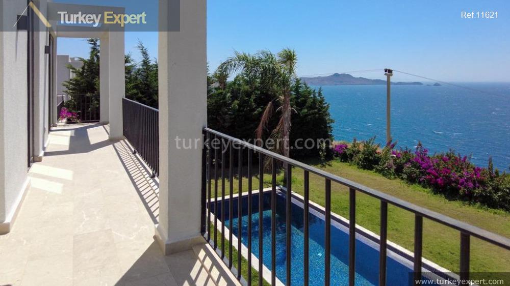 Spacious waterfront villa with private pool and large garden in Bodrum Yalikavak 1