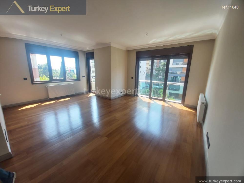 خرید آپارتمان 3 خوابه با ویوی دریا در Bagdat Caddesi استانبول 1