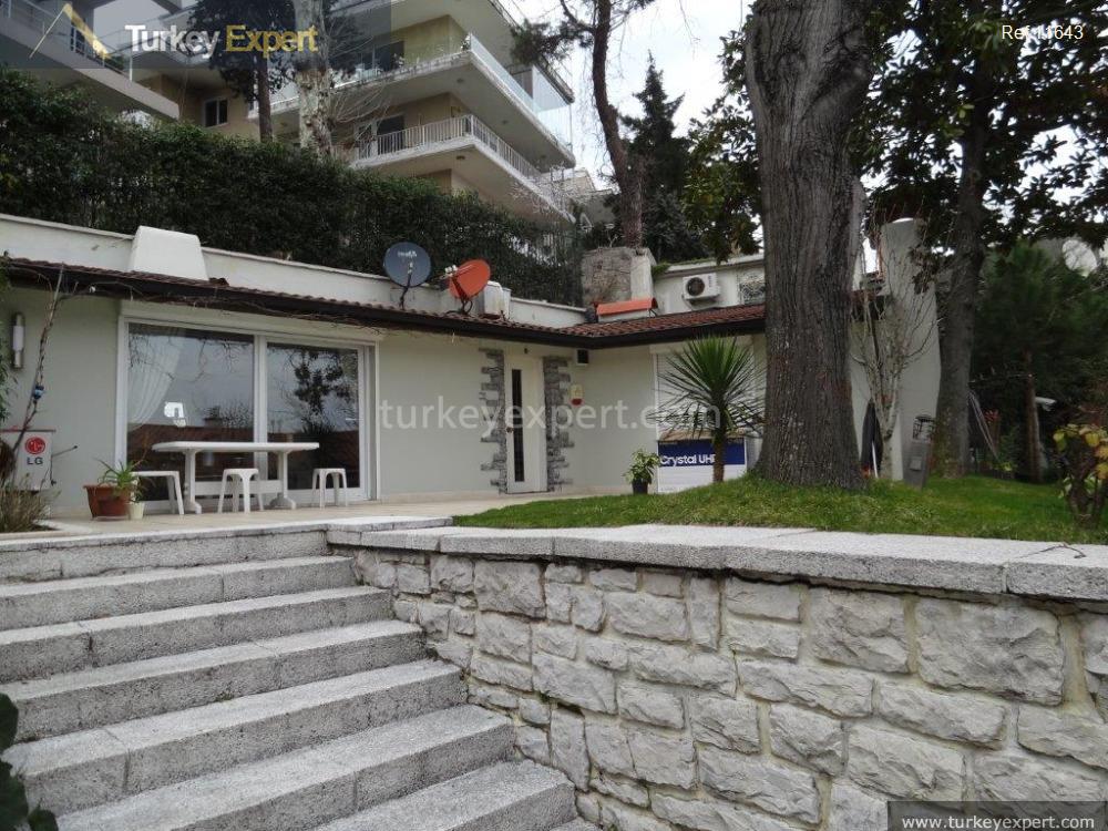 خرید ملک در استانبول شامل یک عمارت دوبلکس 6 خوابه با ویوی کامل دریا در Sariyer 2