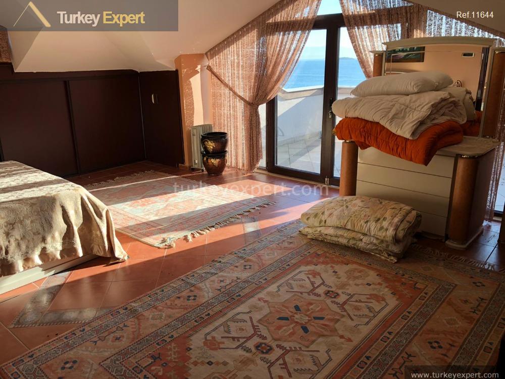 Spacious villa with 8 bedrooms in a waterfront complex in Istanbul Tuzla 1