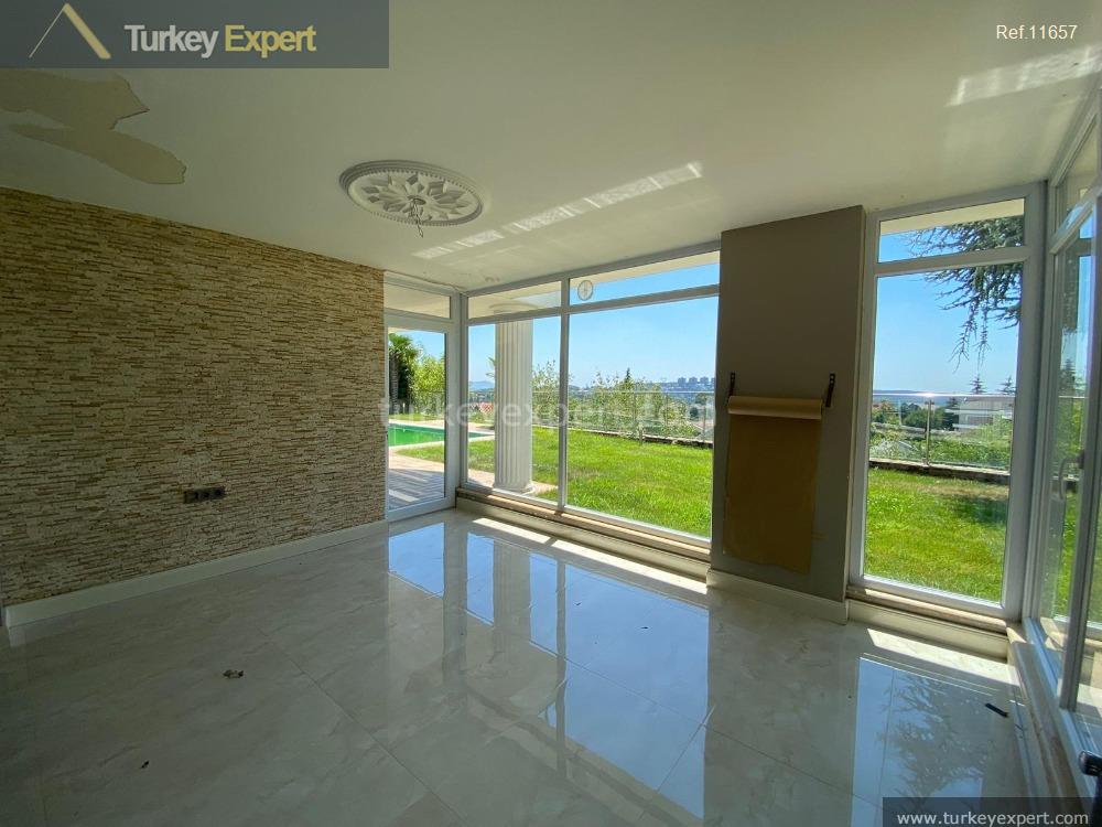 Impressive villa in Istanbul Acarkent in a large plot with a swimming pool and views 2