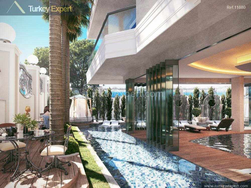 Sea-front apartments for sale in a prestigious complex in Alanya 0
