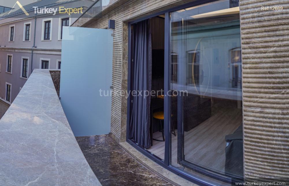14licensed hotel with 25 m2 rooms in karakoy center2