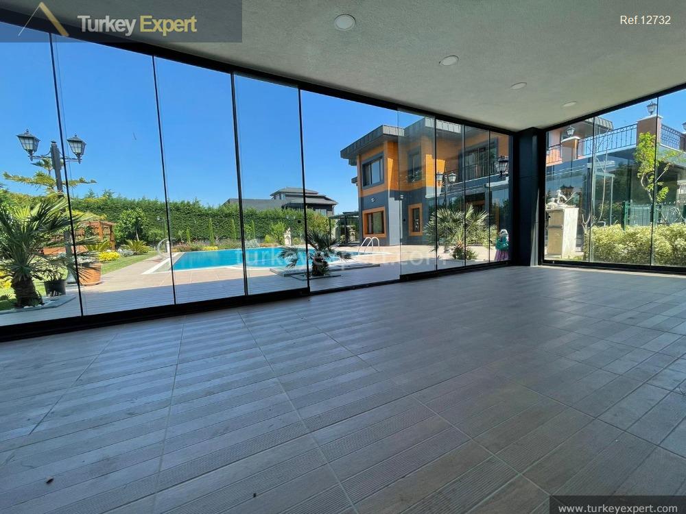 Contemporary multi-level villa with an observation terrace in Istanbul Sariyer 1