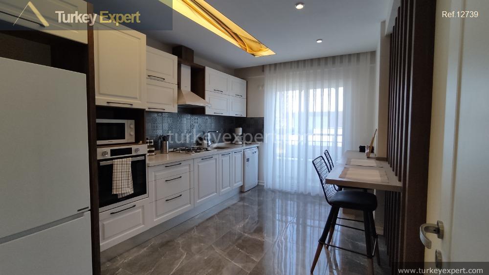 Kuşadası şehir merkezinde yeni, lüks ve full eşyalı havuzlu daire 1
