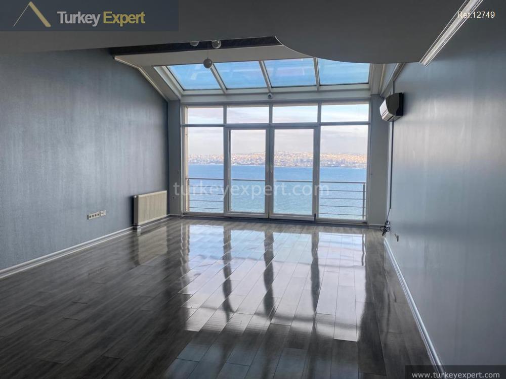 شقة دوبلكس بإطلالة مفتوحة على البحر للبيع في بيوك شكمجة، إسطنبول 0