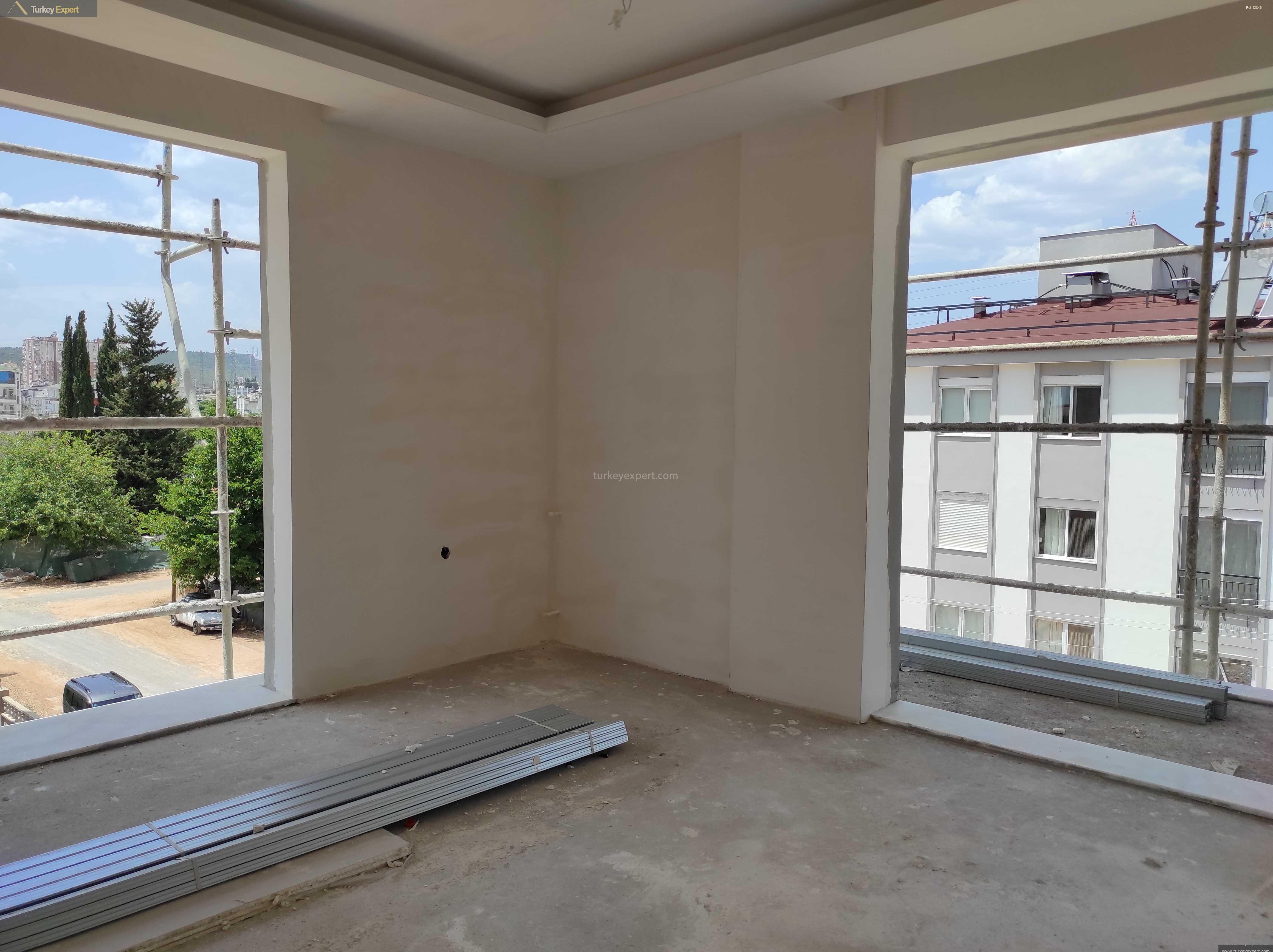 Недорогие квартиры на продажу в 4-этажном здании в Анталии, Кепез 1