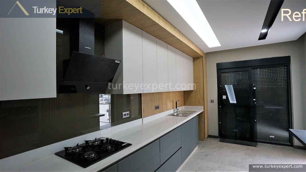 Spacious 3-bedroom apartments for sale in a complex with a swimming pool in Antalya 2
