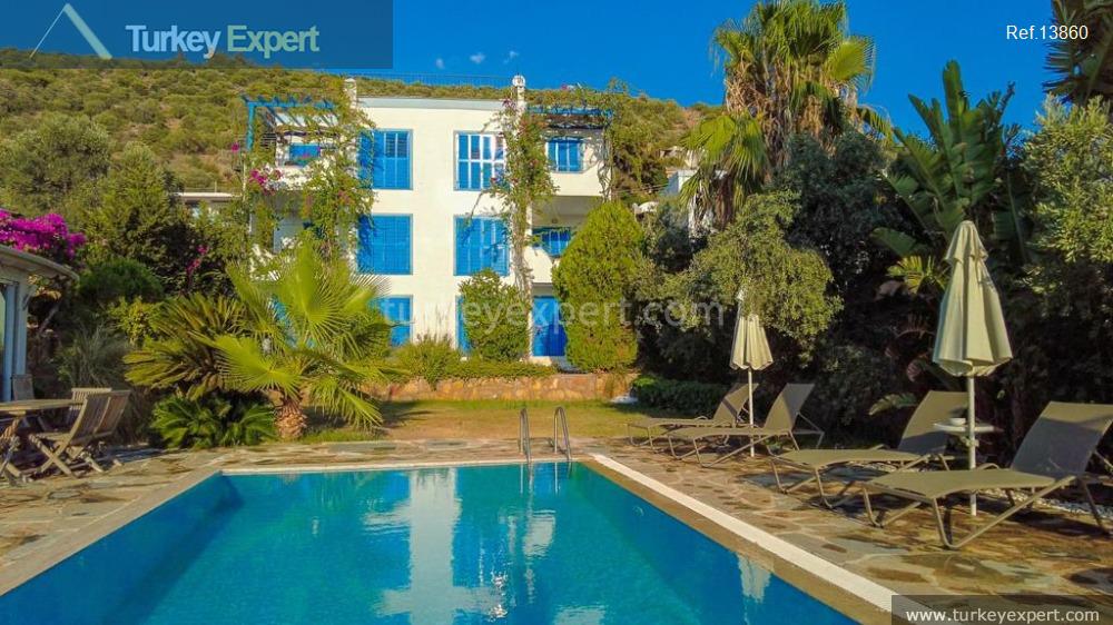 Bâtiment complet avec 3 appartements modernes à vendre dans le centre de Bodrum 0