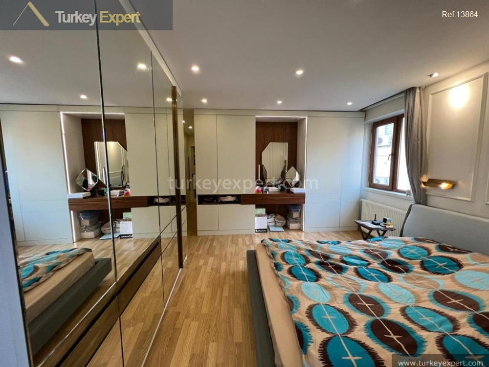 Spacious resale apartment in Besiktas, Istanbul 1