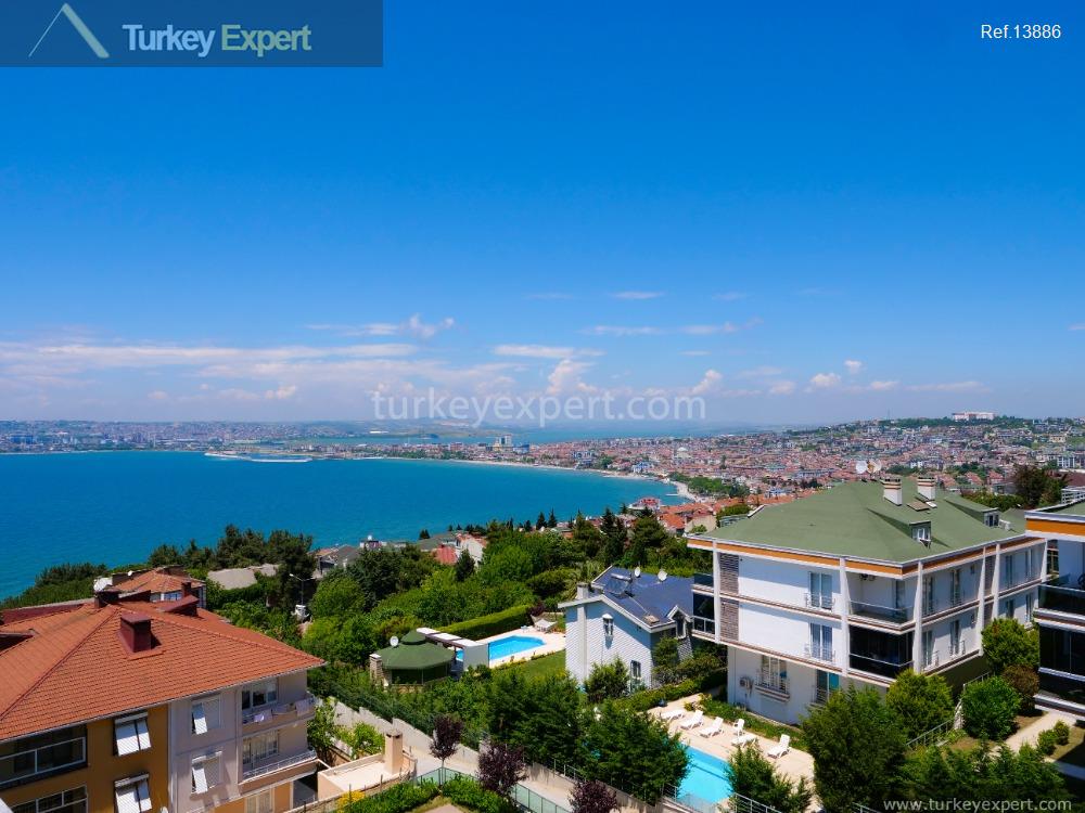 На продажу квартиры в Стамбуле в районе Бююкчекмедже с видом на озеро и море 1