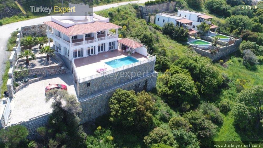 Villa de luxe avec vue unique sur la mer à seulement 100 m de la plage. 0