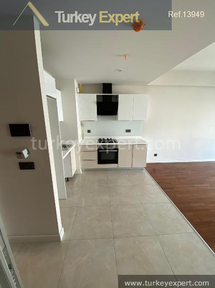 Resale apartment suitable for the residence permit in a full-facility compound in Istanbul Bahcesehir 1