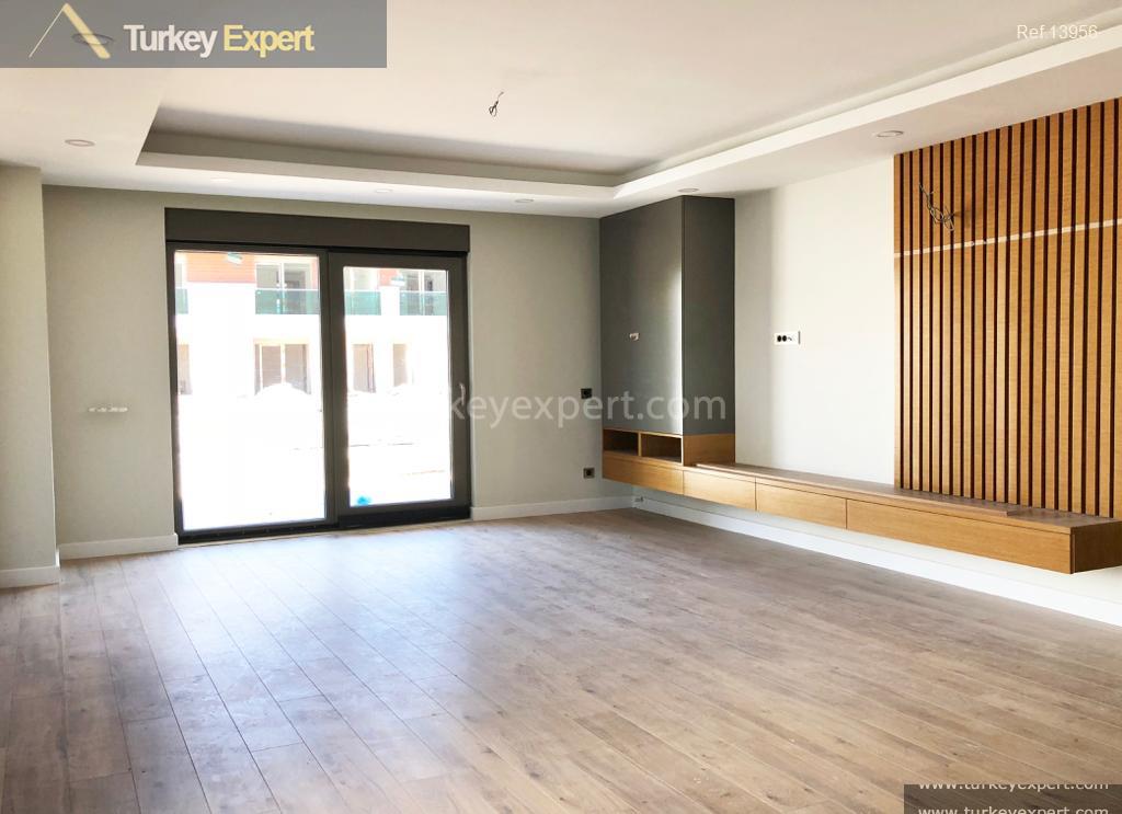 Cozy Antalya apartments with communal pool near the sea 3