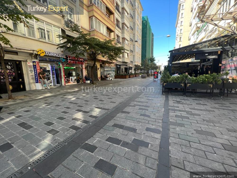 Resale apartment in the heart of Istanbul, Taksim square, with 3 bedrooms 0