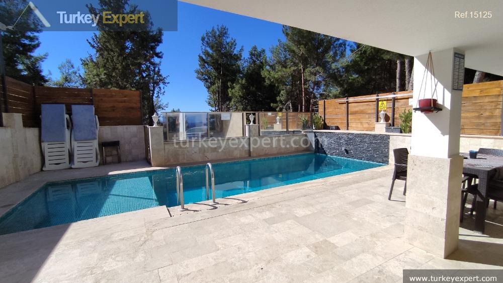 00121independent and petfriendly villa with pool and sea views in
