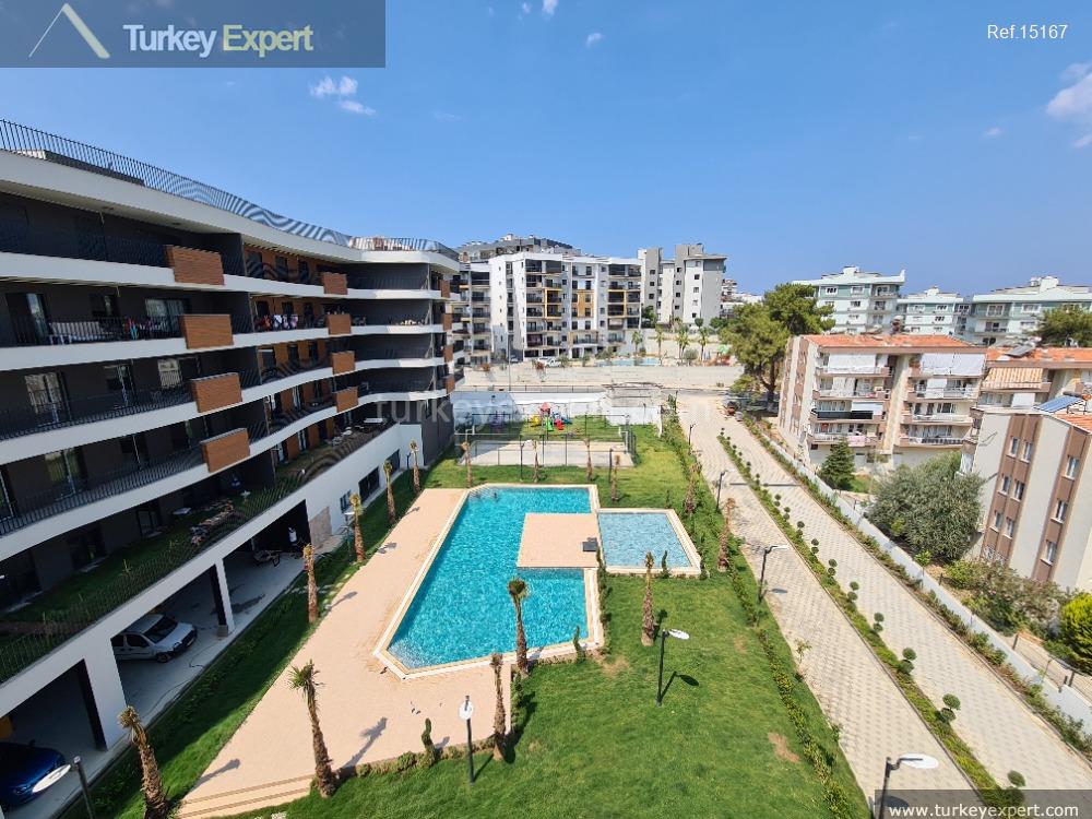 01new and furnished 2bedroom apartment with private garden in the12