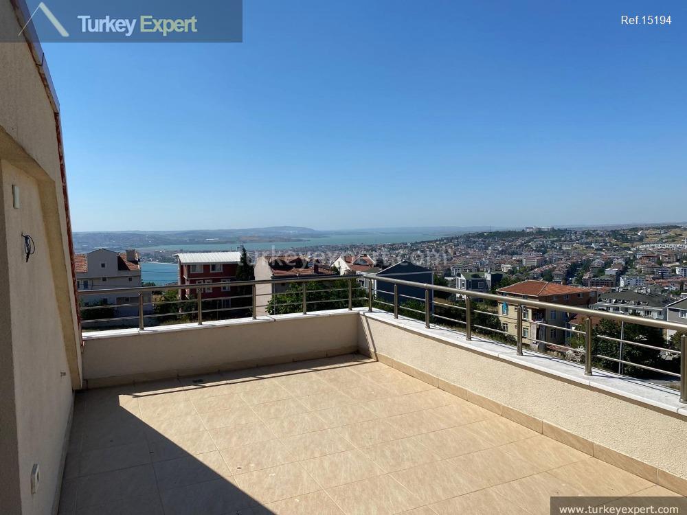 Comfortable duplex apartments with sea views for sale in Istanbul Buyukcekmece 1