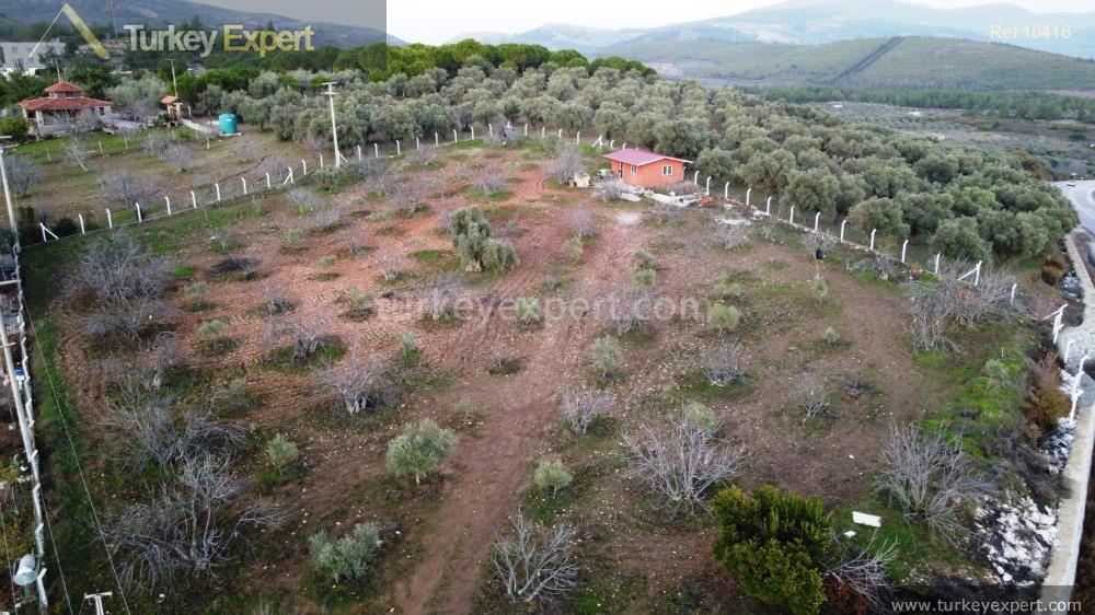 Big plot of land with a small house located close to Kusadasi town 0