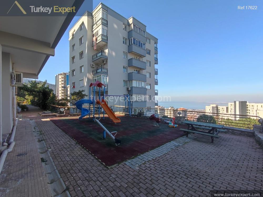 Gulf view apartment with 3 bedrooms for sale in Izmir Narlidere 0