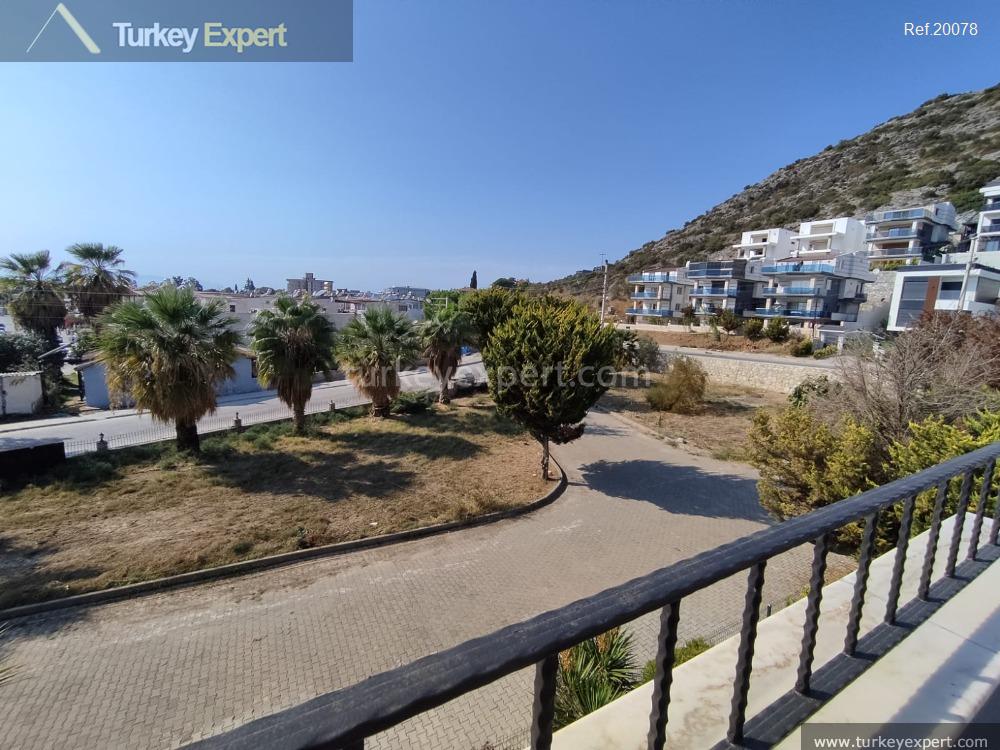 Holiday home for sale in Kusadasi close to the beach 0